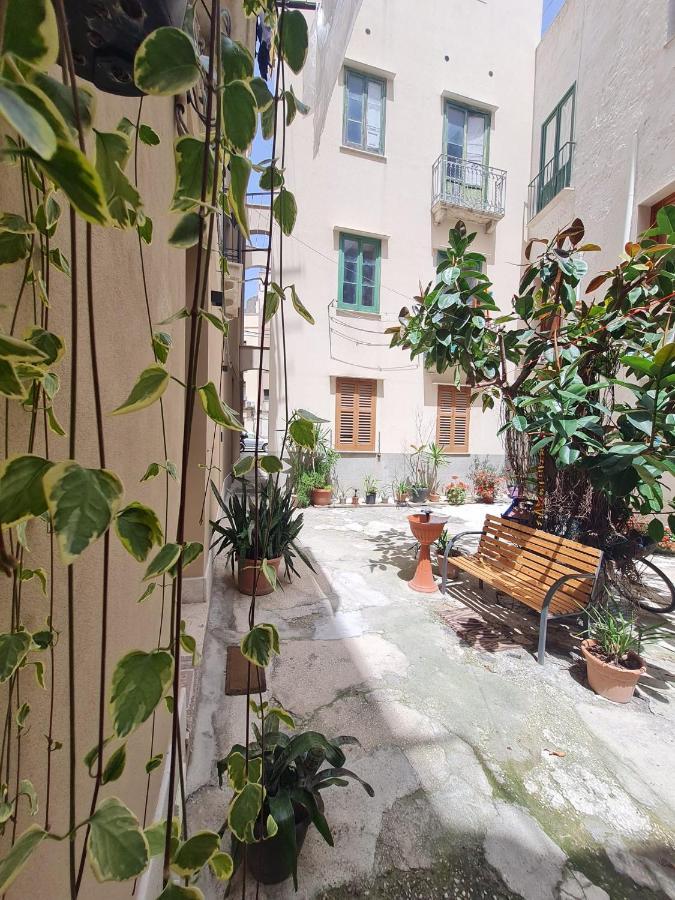 Ai Due Cortili Apartment Trapani Luaran gambar
