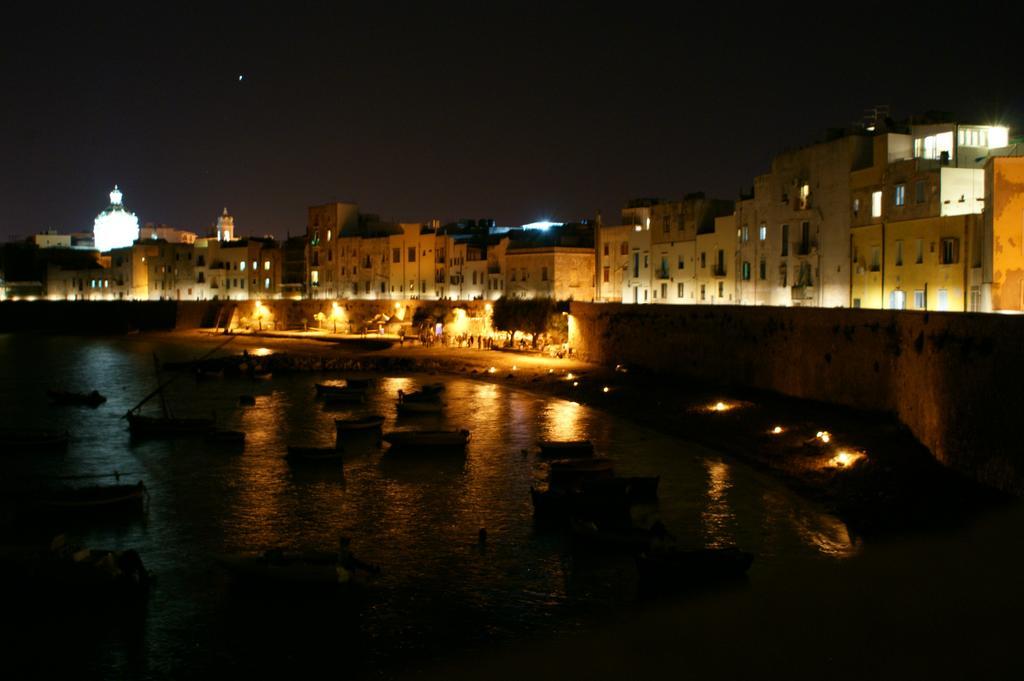 Ai Due Cortili Apartment Trapani Bilik gambar