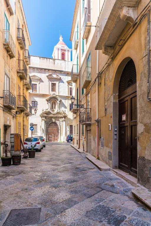 Ai Due Cortili Apartment Trapani Luaran gambar